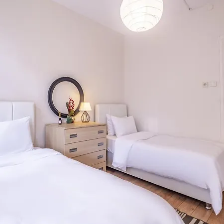 Flat With Bosphorus View And Terrace In Beyoglu