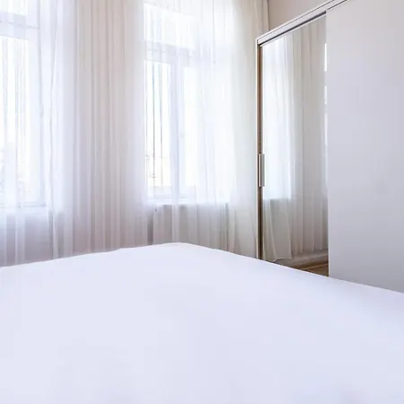Flat With Bosphorus View And Terrace In Beyoglu