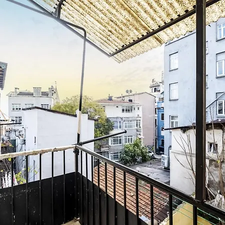 Apartment Flat With Bosphorus View And Terrace In Beyoglu *