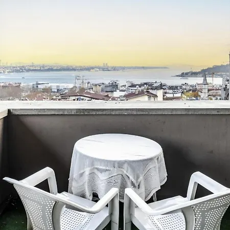 Flat With Bosphorus View And Terrace In Beyoglu